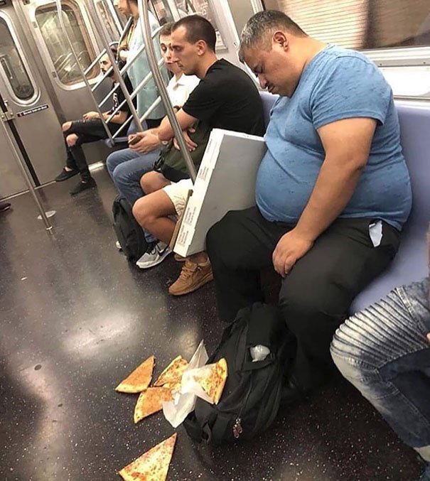 Když se vám ve vlaku vysype pizza...