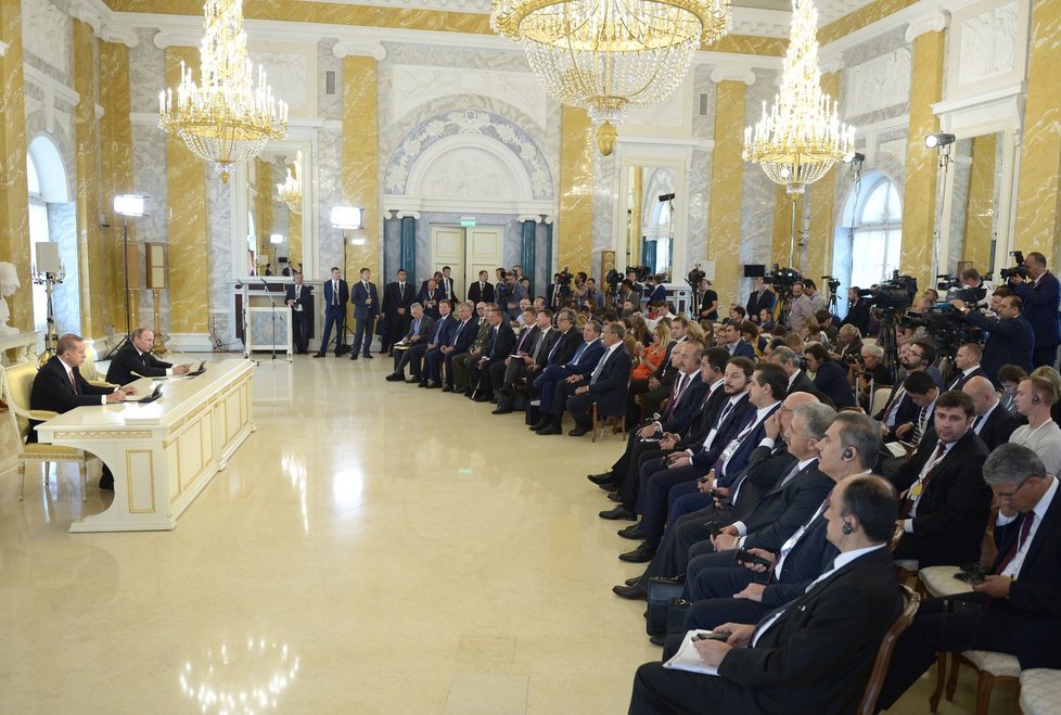 Schůzka Vladimira Putina s tureckým prezidentem Erdoganem v Petrohradu