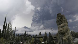 Indonéská sopka Agung hrozí erupcí. Úřady vyzvaly k okamžité evakuaci