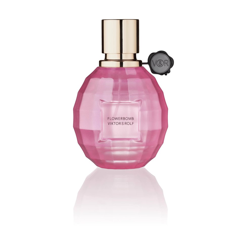 Toaletní voda Flowerbomb La Vie en Rose, Viktor & Rolf, 50 ml za 1990 Kč.