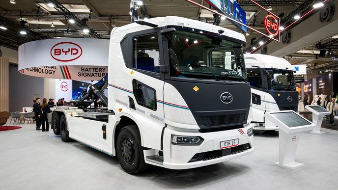 Elektrický těžký nákladní vůz BYD ETH28 představený na veletrhu IAA Transportation v Hannoveru (Německo). Elektrický těžký nákladní vůz BYD ETH28 představený na veletrhu IAA Transportation v Hannoveru (Německo).