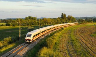 EU horuje pro zelenou dopravu. Cesta vlakem v Evropě je ale často dražší než letadlo 