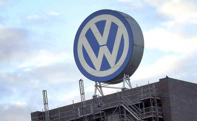 VW se z problémů hned tak nedostane. Investoři požadují přes osm miliard eur