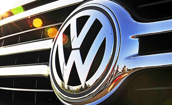 Akcie VW klesly, žaloba v USA může firmu přijít na 90 miliard USD