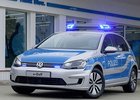 Elektrický VW Golf v modré a stříbrné: Eins, zwei, e-Polizei