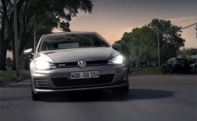 Reklamy, které stojí za to: Nepřevážejte pizzu ve Volkswagenu Golf GTD