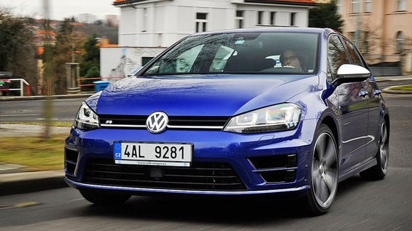 TEST Volkswagen Golf R – Walter Röhrl v&nbsp;obleku