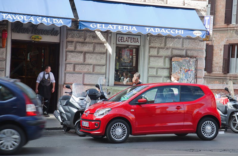 VW Up! - fotografie z Říma