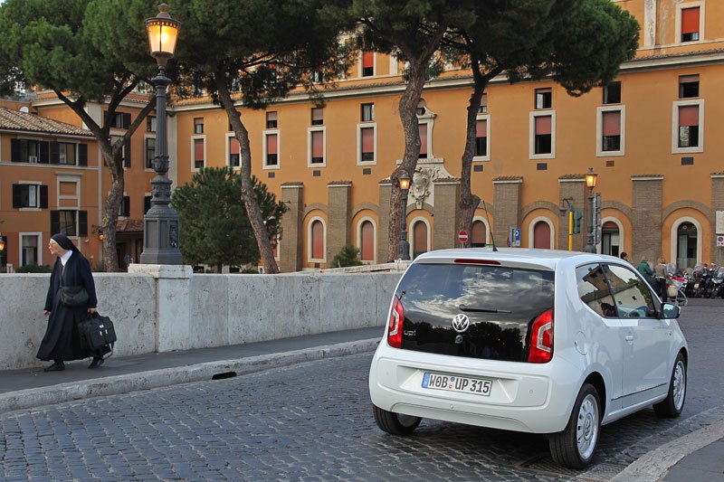 VW Up! - fotografie z Říma