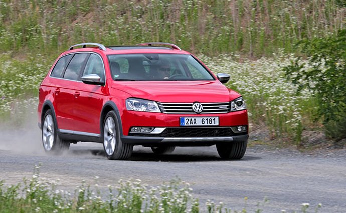 Volkswagen znovu omezuje výrobu Passatů