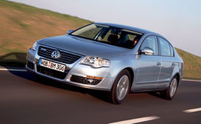 Paříž živě: Volkswagen Passat BlueMotion II - Spotřeba 4,1 l/100 km, dojezd 1700 km a norma Euro 6