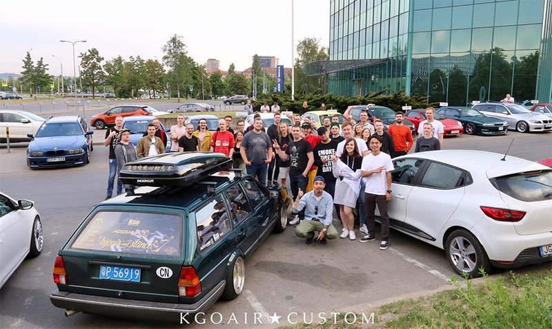 Nadšenec vyrazil na rakouský sraz GTI-Treffen z Číny. Ve starém Passatu