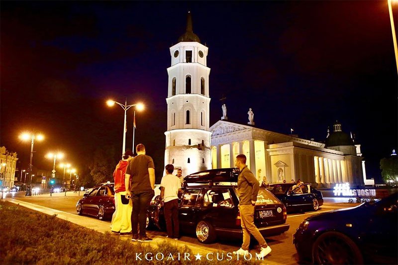 Nadšenec vyrazil na rakouský sraz GTI-Treffen z Číny. Ve starém Passatu