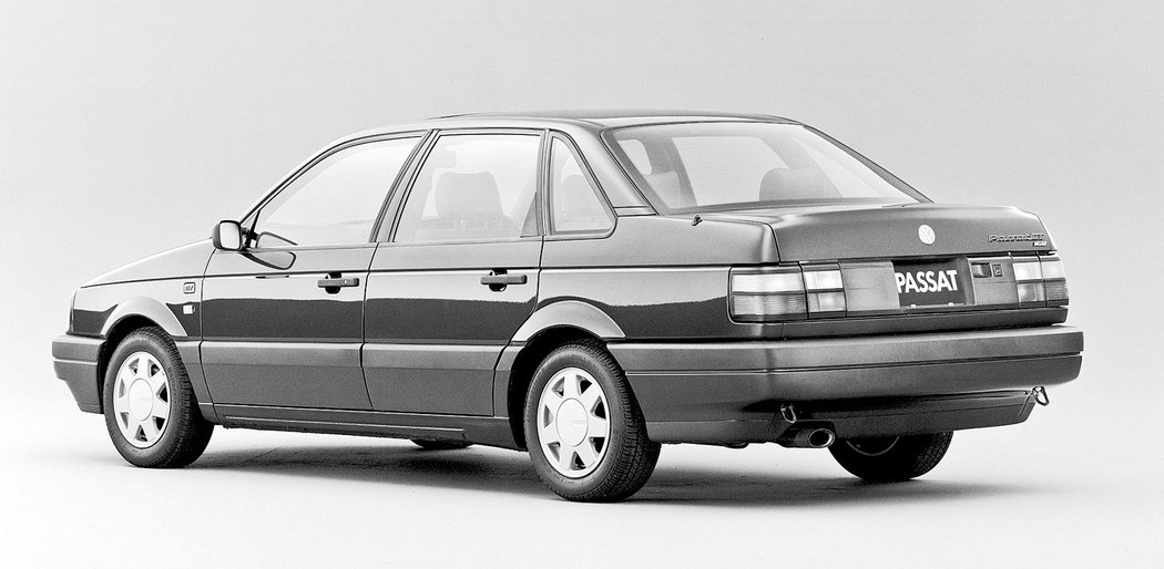 Volkswagen Passat GT B3 Japonsko (1990)