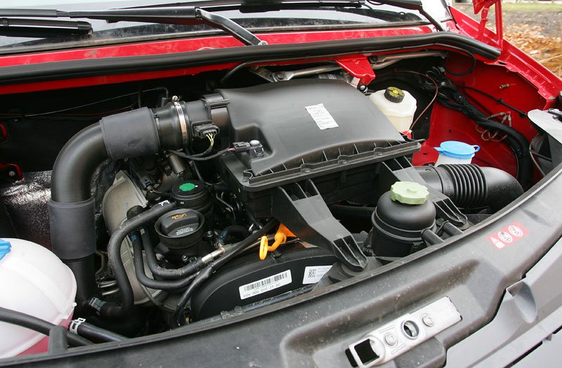 Pětiválcový turbodiesel představuje jediné motorické osazení Crafteru