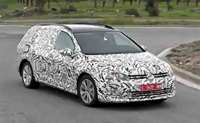 Nový VW Golf Variant zachycen na špionážním videu