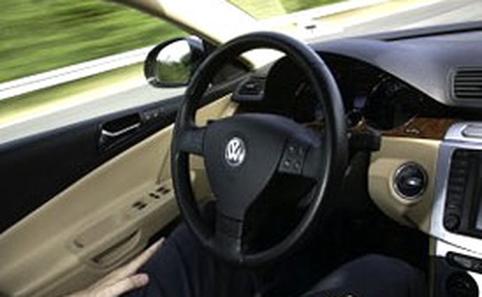 Volkswagen Temporary Auto Pilot: Krok k automatickému řízení