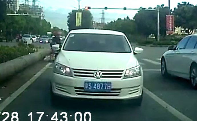 Video: Řidič v Číně se nejspíš úplně zbláznil