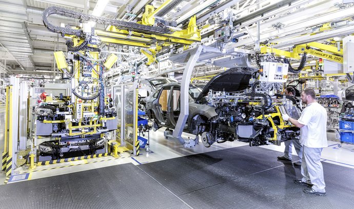 Volkswagen začal v Bratislavě vyrábět novou Škodu Superb a Volkswagen Passat
