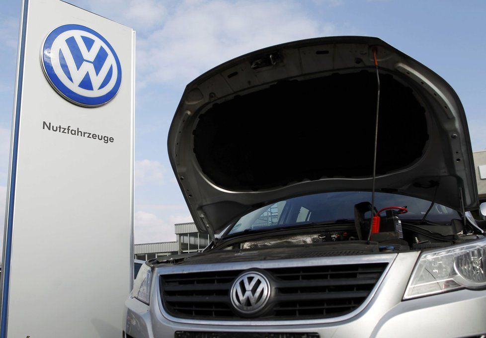 Volkswagen v rekordní ztrátě: Vedení si přikleplo rekordní odměny.