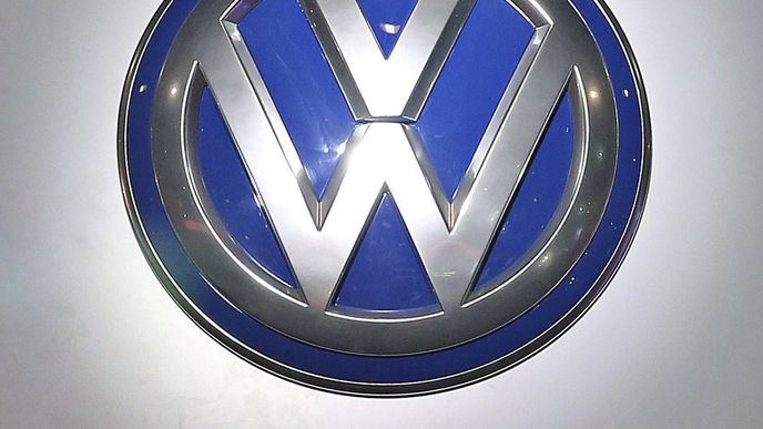 Americká advokátní kancelář Hausfeld chce od německého automobilového koncernu Volkswagen vymoci odškodné pro evropské majitele naftových vozů umožňujících manipulovat s testy emisí.