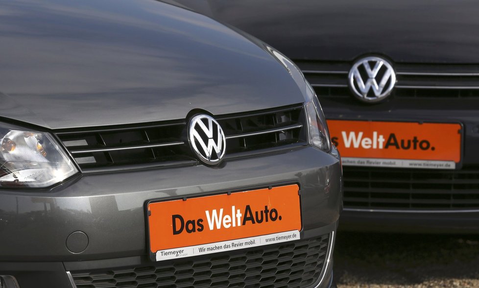 Volkswagen v rekordní ztrátě: Vedení si přikleplo rekordní odměny.