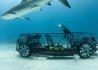 VW Beetle jako klec proti žralokům