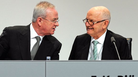 Krize ve vedení Volkswagenu končí: Winterkorn zůstává ve&nbsp;funkci