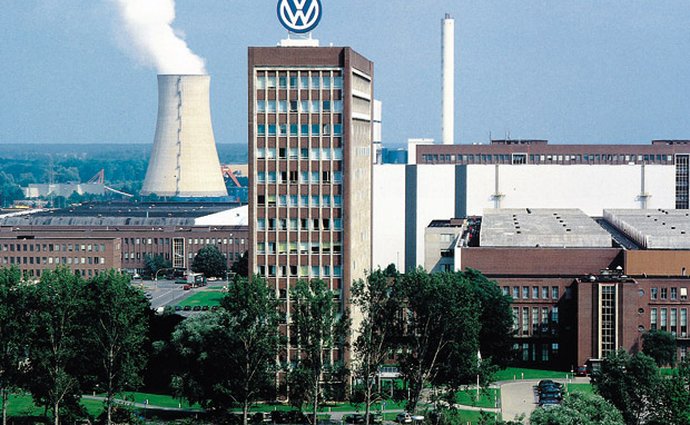 Volkswagen v březnu zaznamenal pokles prodeje vlajkové značky VW