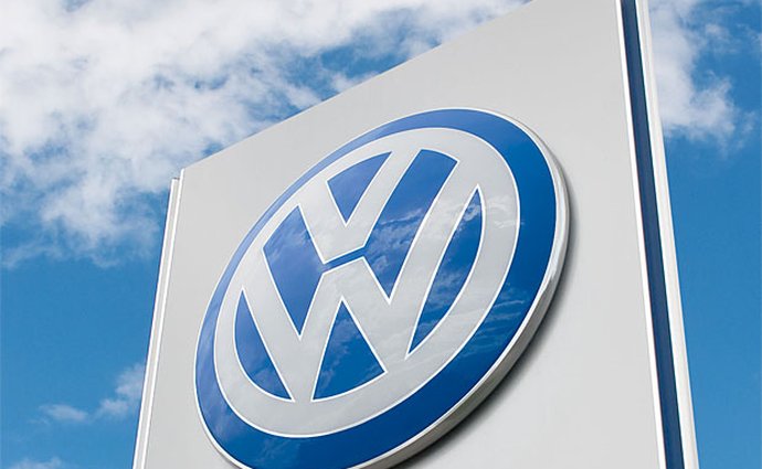 Volkswagen se rozhodl snížit mzdy 14 členům závodní rady