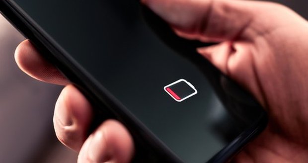 Testovali jsme magnetickou powerbanku Re-Load 5000 mAh z Actionu za 319 Kč. Zjistěte, jak funguje s iPhonem i Androidem a proč je ideální zálohou do kapsy.