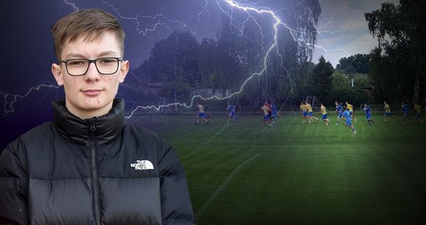 Martina Pazderníka (15) z Opavy zasáhl na fotbalovém hřišti výboj. Zotavil se bez následků.