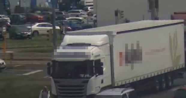 Cyklista (57) vybrzdil v Ostravě řidiče kaminou. Cyklista (57) vybrzdil v Ostravě řidiče kaminou.