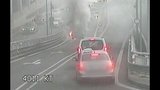 Děsivý výbuch: Řidičce za jízdy explodovala autobaterie!