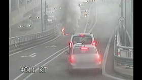 Děsivý výbuch: Řidičce za jízdy explodovala autobaterie!