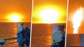 Ázerbájdžán v komentáři ke snímkům výbuchu v moři vyloučil havárii ropné plošiny