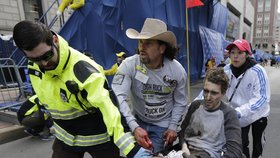 V cíli maratonu v americkém Bostonu se dnes udály dvě silné exploze, oficiální počet zraněných či případných obětí není znám.