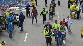 Výbuchy na bostonském maratonu byly nejspíš plánované.