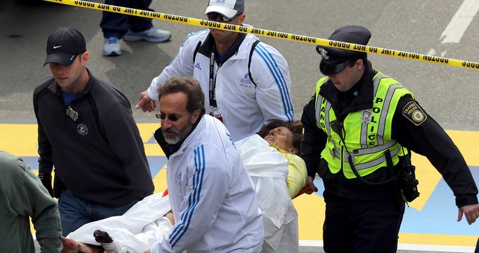 V cíli bostonského maratonu došlo ke dvěma explozím