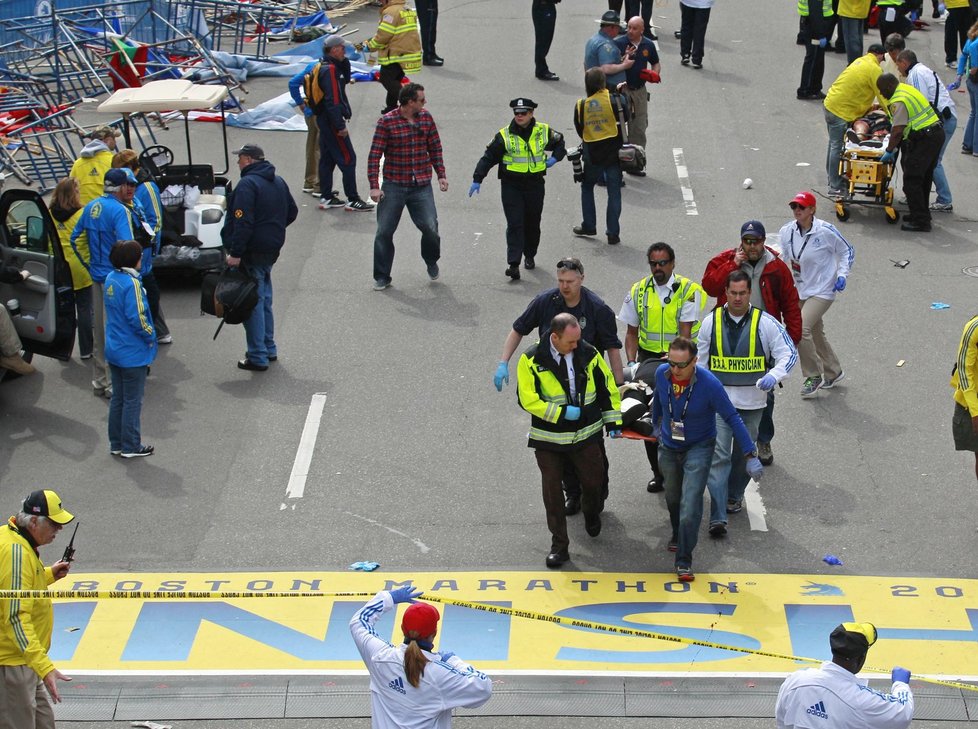 Výbuchy na bostonském maratonu byly nejspíš plánované.