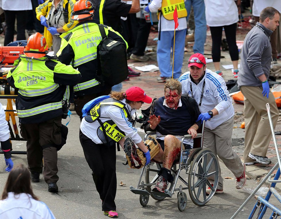 V cíli bostonského maratonu došlo ke dvěma explozím