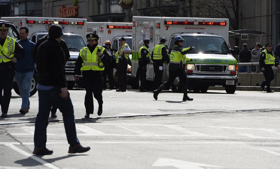 V cíli bostonského maratonu došlo ke dvěma explozím