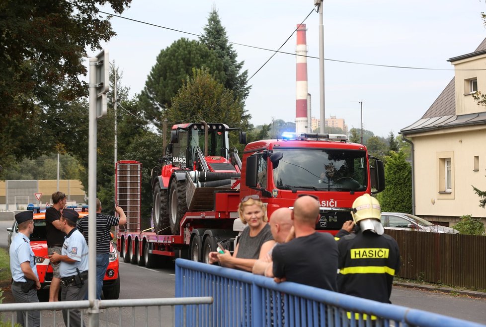 Výbuch srovnal se zemí část dvojdomku v Českém Těšíně těžce zraněného muže převezla záchranka do nemocnice.