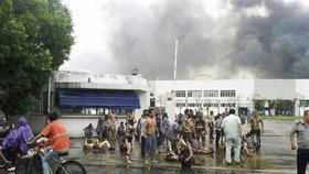 Nejméně 65 obětí na životech si vyžádala exploze v továrně na automobilové díly ve východočínském městě Kchun-šan.