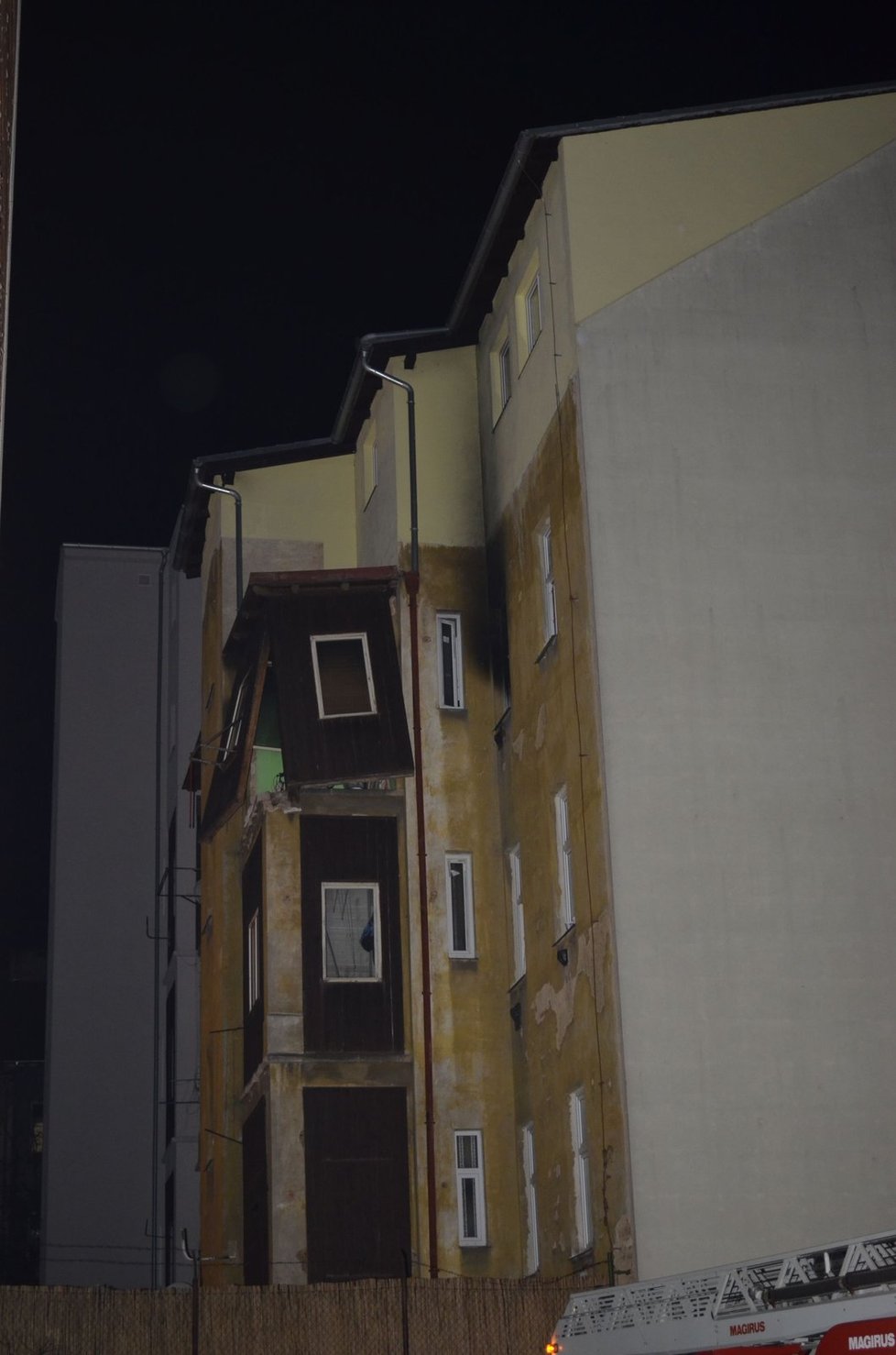 Dům v Plzni krátce po výbuchu.