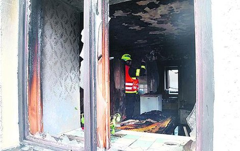 Rodinný dům v Bochově poničil výbuch.