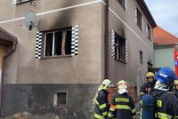 Exploze domu na Opavsku poškodila i okolí: Umístil někdo k budově výbušninu?