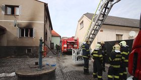 V obci Březnice na Příbramsku údajně v rodinném domku vybuchla PB lahev. Popálené dítě bylo letecky transportováno do nemocnice