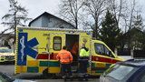 Otřesná nehoda v Heřmanově Městci: Na přechodu srazilo auto dva chodce, skončili v nemocnici