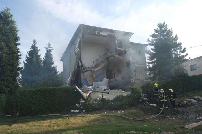 Ve Strahovicích na Opavsku vybuchl rodinný domek. Jeden muž zahynul. Podle policie je na vině beznín.